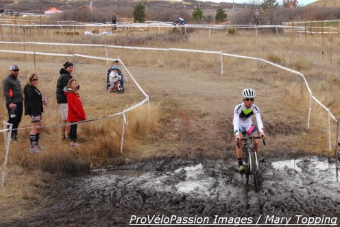 Utah junior takes the middle line through the Rhyolite mud dip